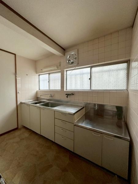 ���{����s������3���ڂ̒��È�ˌ��ẴL�b�`��