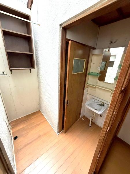 ���{��s����l���ΒÒ���4���̒��Ãe���X�n�E�X�̐��ʑ�E���ʏ�