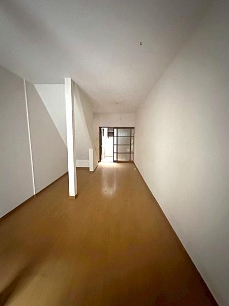 ���{��s����l���ΒÒ���4���̒��Ãe���X�n�E�X�̃��r���O