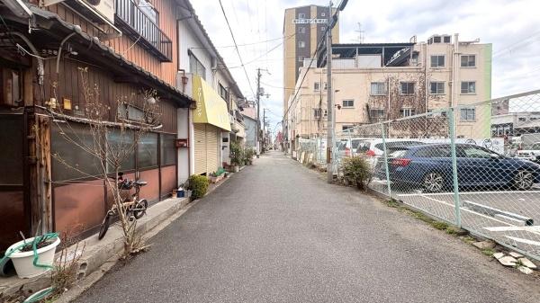 ���{���s����撆��6���ڂ̓y�n�̑O�ʓ��H�܂ތ��n�ʐ^