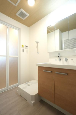 ���{�L���s��������1���ڂ̒��Ãe���X�n�E�X�̐��ʑ�E���ʏ�