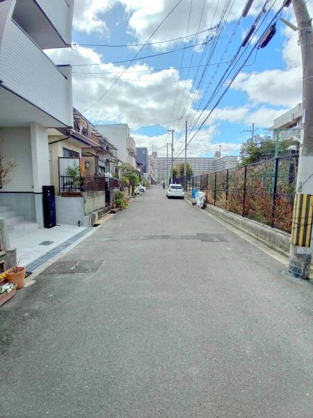 ���{�����s��a���̐V�z��ˌ��Ă̑O�ʓ��H�܂ތ��n�ʐ^