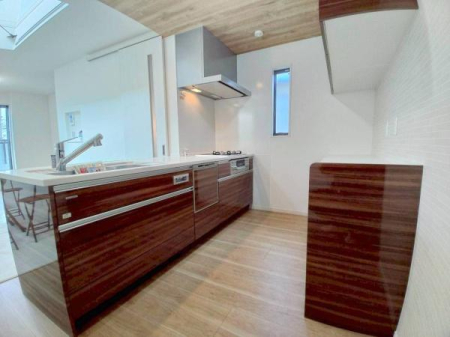 ���{�����s��a���̐V�z��ˌ��ẴL�b�`��