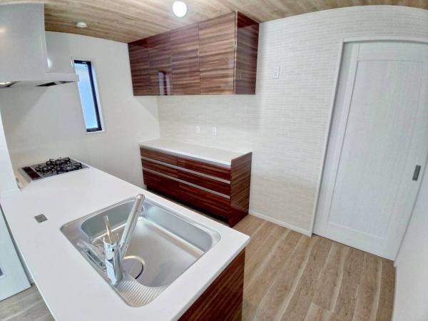 ���{�����s��a���̐V�z��ˌ��ẴL�b�`��