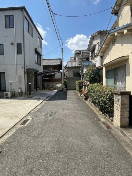 ���{�����s��]�{��4���ڂ̓y�n�̑O�ʓ��H�܂ތ��n�ʐ^