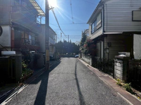 ���{�Q����s���c�쒬�̒��È�ˌ��Ă̑O�ʓ��H�܂ތ��n�ʐ^