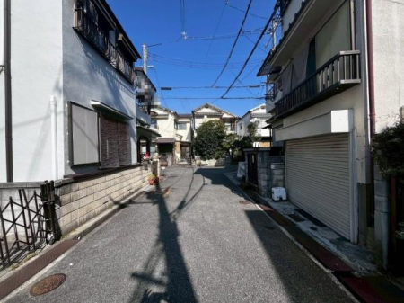 ���{�Q����s���c�쒬�̒��È�ˌ��Ă̑O�ʓ��H�܂ތ��n�ʐ^