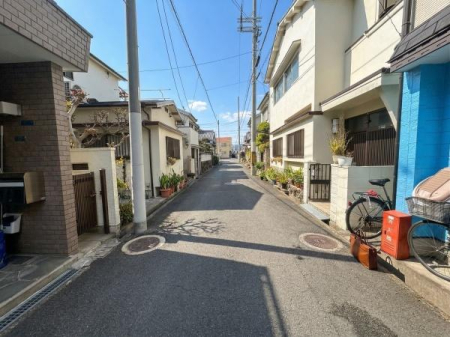 ���{�����s��@�k3���ڂ̒��È�ˌ��Ă̑O�ʓ��H�܂ތ��n�ʐ^