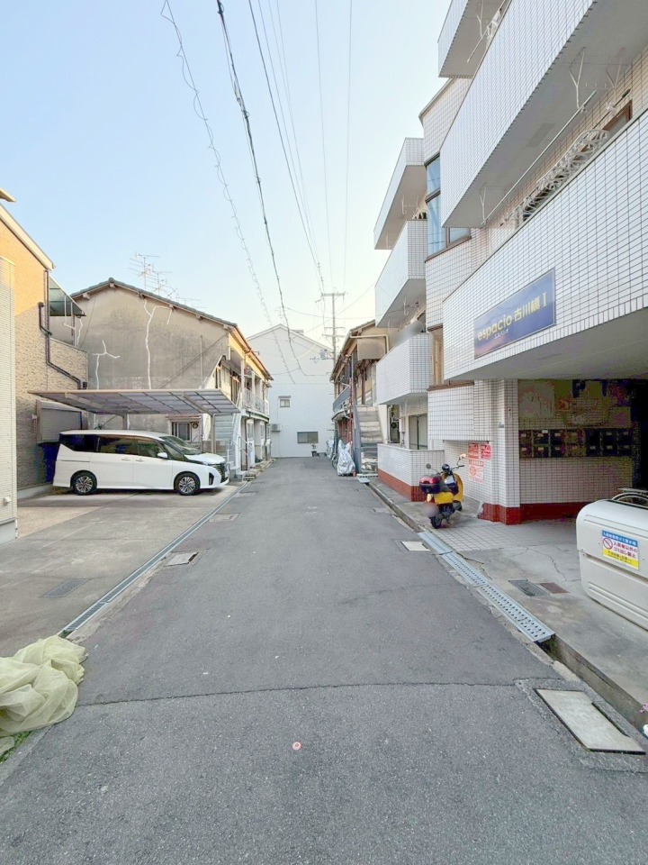 ���{����s���c��1���ڂ̈꓏����}���V�����̑O�ʓ��H�܂ތ��n�ʐ^