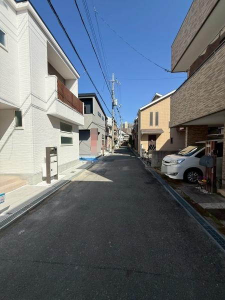 ���{�Q����s���V���̐V�z��ˌ��Ă̑O�ʓ��H�܂ތ��n�ʐ^