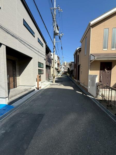 ���{�Q����s���V���̐V�z��ˌ��Ă̑O�ʓ��H�܂ތ��n�ʐ^