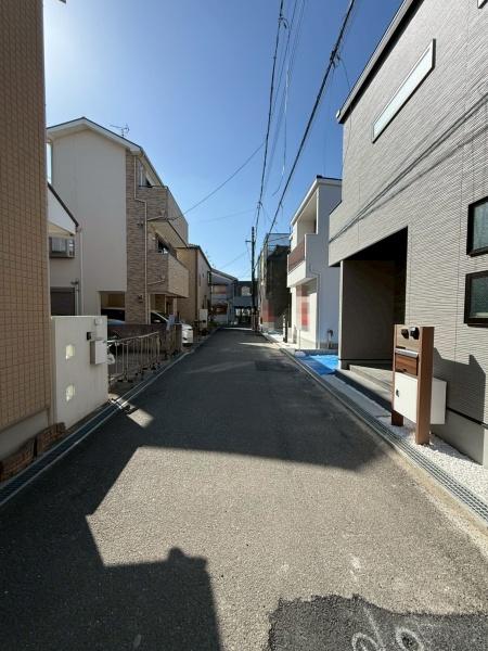 ���{�Q����s���V���̐V�z��ˌ��Ă̑O�ʓ��H�܂ތ��n�ʐ^