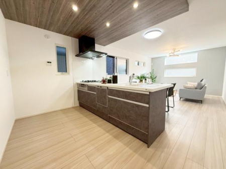 ���{�Q����s���V���̐V�z��ˌ��ẴL�b�`��