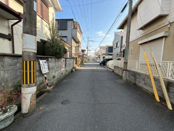 ���{���Ύs���̗����̓y�n�̑O�ʓ��H�܂ތ��n�ʐ^