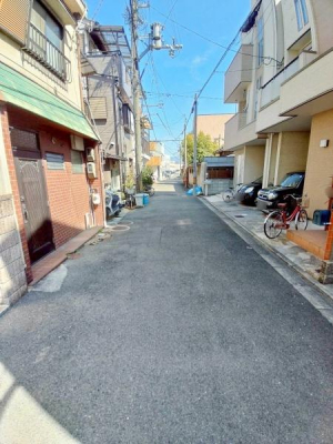 ���{�����s����{�ʐ�1���ڂ̓y�n�̑O�ʓ��H�܂ތ��n�ʐ^