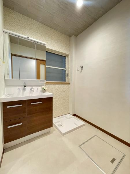 ���{���s����敽�쓌1���ڂ̒��È�ˌ��Ă̐��ʑ�E���ʏ�