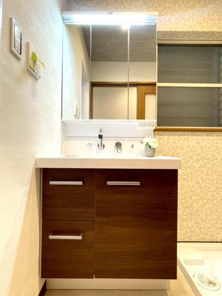 ���{���s����敽�쓌1���ڂ̒��È�ˌ��Ă̐��ʑ�E���ʏ�