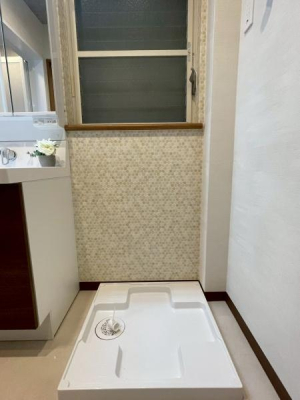 ���{���s����敽�쓌1���ڂ̒��È�ˌ��Ă̐��ʑ�E���ʏ�