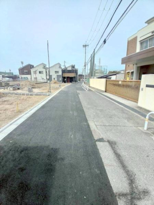 ���{�����s�ʋ�����3���ڂ̐V�z��ˌ��Ă̑O�ʓ��H�܂ތ��n�ʐ^