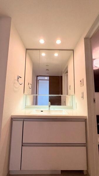 ���{���s����敽�쓌1���ڂ̒��Ã}���V�����̐��ʑ�E���ʏ�