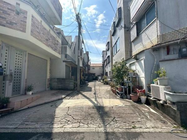 ���{���s���Z�g��Z����c7���ڂ̒��È�ˌ��Ă̑O�ʓ��H�܂ތ��n�ʐ^