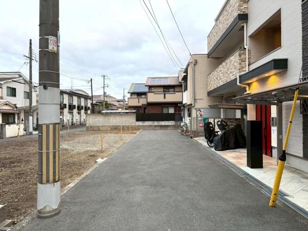 ���{���s���Z�g��R��4���ڂ̓y�n�̑O�ʓ��H�܂ތ��n�ʐ^