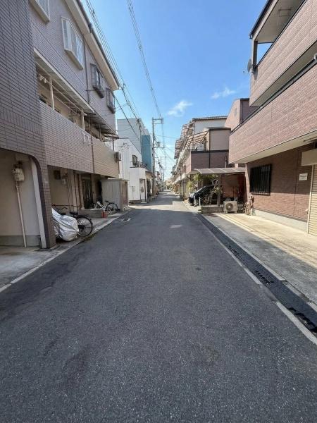 ���{�����s�V�㏬��̒��È�ˌ��Ă̑O�ʓ��H�܂ތ��n�ʐ^