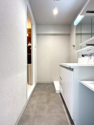 ���{���s����敽���1���ڂ̒��Ã}���V�����̐��ʑ�E���ʏ�