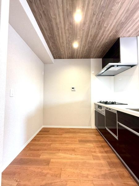 ���{���s����敽���1���ڂ̒��Ã}���V�����̃L�b�`��