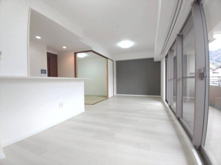 ���{�����s�l�𒬂̒��Ã}���V�����̃��r���O