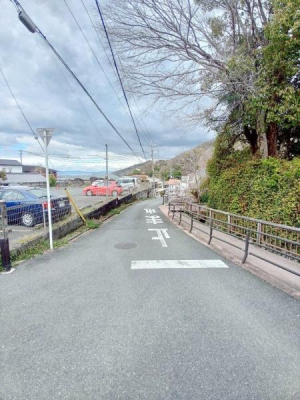 ���{�����s������1���ڂ̓y�n�̑O�ʓ��H�܂ތ��n�ʐ^