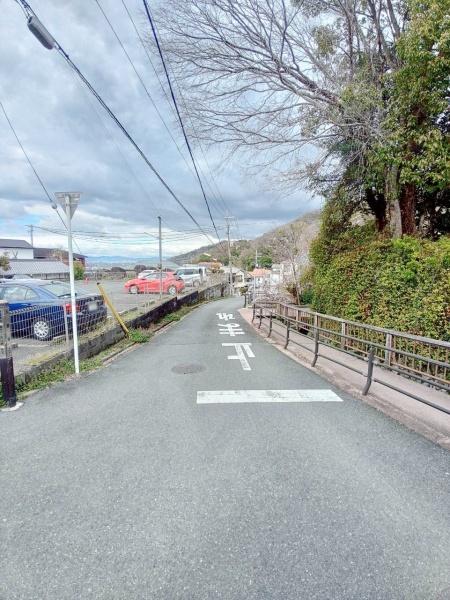 ���{�����s������1���ڂ̓y�n�̑O�ʓ��H�܂ތ��n�ʐ^