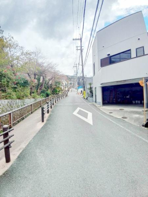 ���{�����s������1���ڂ̓y�n�̑O�ʓ��H�܂ތ��n�ʐ^