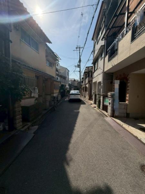 ���{�Q����s����7���ڂ̒��È�ˌ��Ă̑O�ʓ��H�܂ތ��n�ʐ^