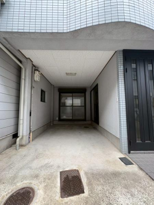 ���{�����s��c�{��2���ڂ̒��È�ˌ��Ă̒��ԏ�