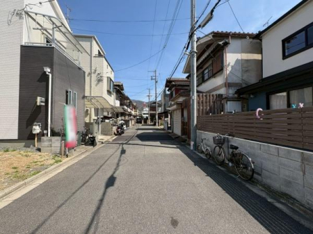 ���{�����s��a���̐V�z��ˌ��Ă̑O�ʓ��H�܂ތ��n�ʐ^