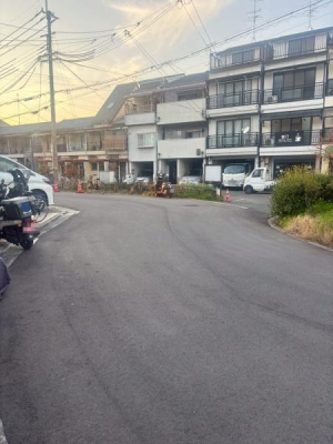 ���{��^�s��ΐ����̒��È�ˌ��Ă̑O�ʓ��H�܂ތ��n�ʐ^