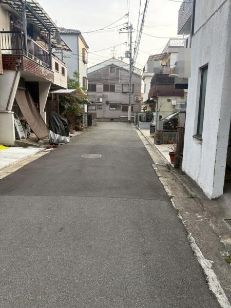 ���{����s��v�ے�1���ڂ̒��È�ˌ��Ă̑O�ʓ��H�܂ތ��n�ʐ^