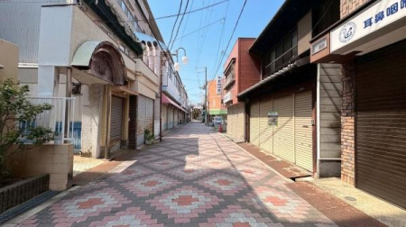 ���{���s����敽�쓌1���ڂ̓y�n�̑O�ʓ��H�܂ތ��n�ʐ^