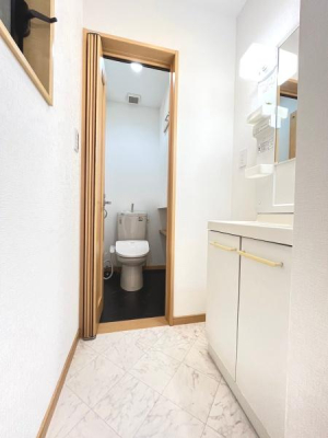 ���{����s�����2���ڂ̒��È�ˌ��Ẵg�C��