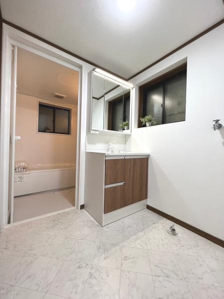 ���{����s�����2���ڂ̒��È�ˌ��Ă̐��ʑ�E���ʏ�