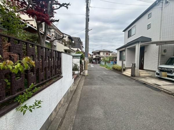 ���{�Q����s���c�����u�̓y�n�̑O�ʓ��H�܂ތ��n�ʐ^