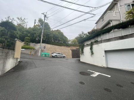 ���{�Q����s���c�쒬�̒��È�ˌ��Ă̑O�ʓ��H�܂ތ��n�ʐ^