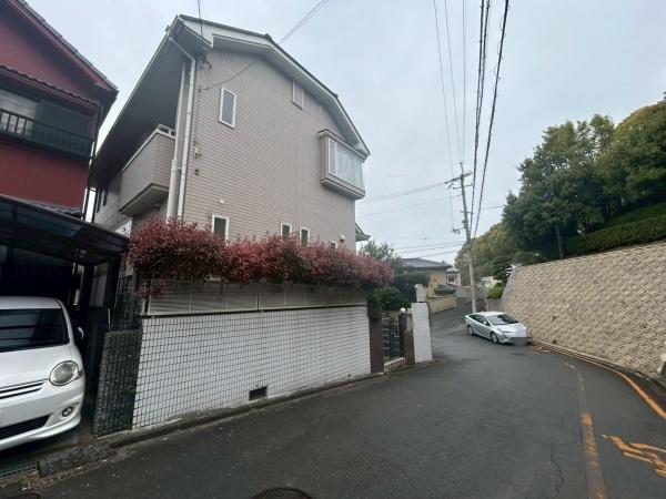 ���{�Q����s���c�쒬�̒��È�ˌ��Ă̑O�ʓ��H�܂ތ��n�ʐ^