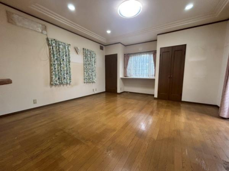 ���{�Q����s���c�쒬�̒��È�ˌ��Ẵ��r���O