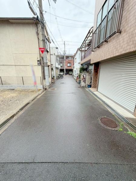 ���{�����s��@��4���ڂ̓y�n�̑O�ʓ��H�܂ތ��n�ʐ^