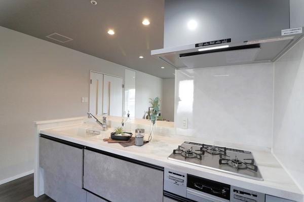 ���{�����s����c3���ڂ̒��Ã}���V�����̃L�b�`��