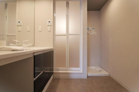 ���{�����s����c3���ڂ̒��Ã}���V�����̐��ʑ�E���ʏ�