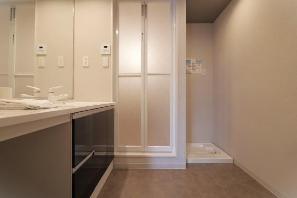 ���{�����s����c3���ڂ̒��Ã}���V�����̐��ʑ�E���ʏ�