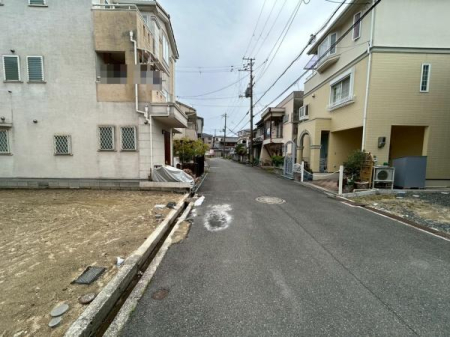 ���{�Q����s�`���̓y�n�̑O�ʓ��H�܂ތ��n�ʐ^